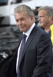 "Oncle" Peter Browning : Le parrain de Fisher Jr (Tom Berenger) "Oncle" Peter Browning : Le parrain de Fisher Jr (Tom Berenger)